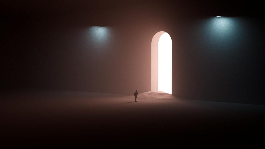 humain, devant grande porte, avec lumière extérieur
